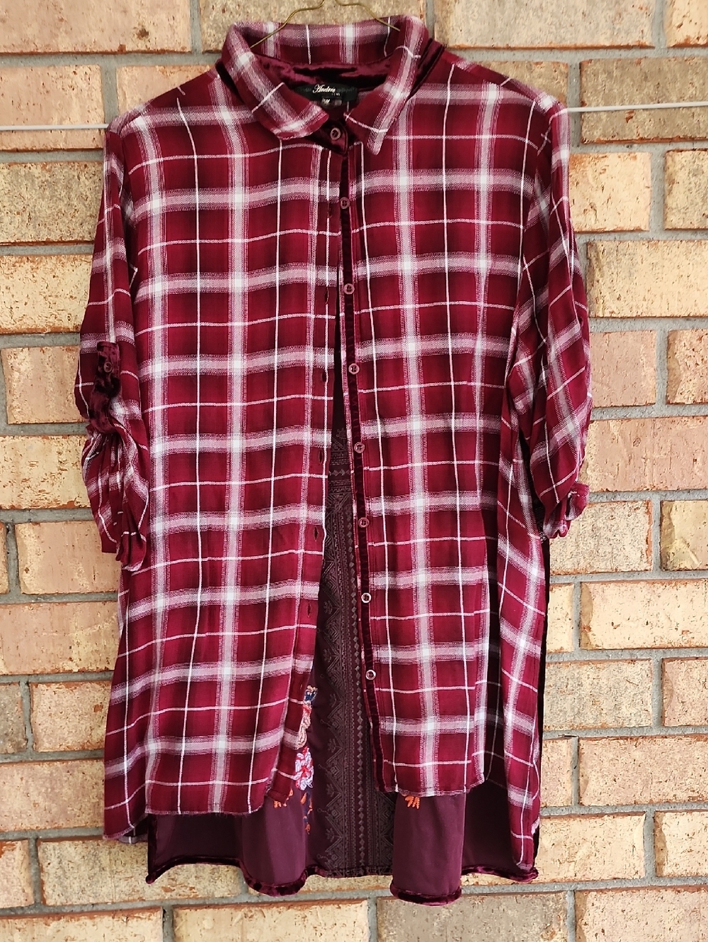 Andree' Size Medium Plaid Button-Front Tunic Shirt in Burgundy and White